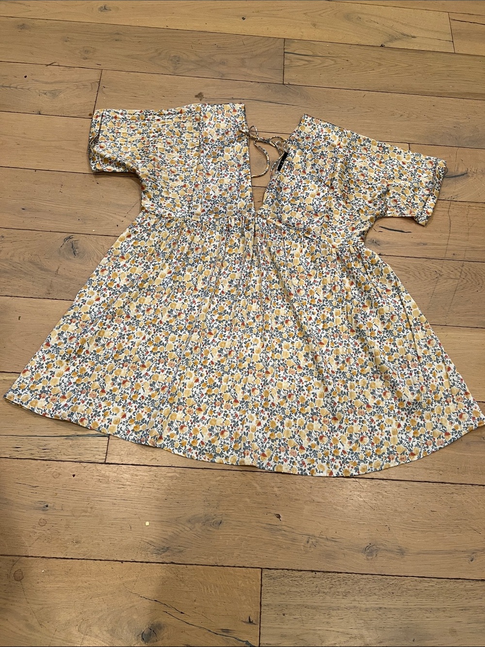 Lulus mini floral dress, medium - Picture 6 of 7